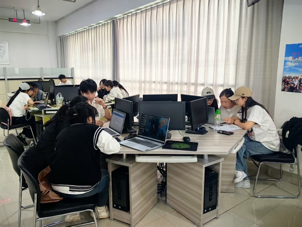 学校成功举办首届甘...