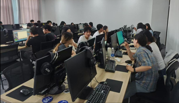 学院成功举办第十二...